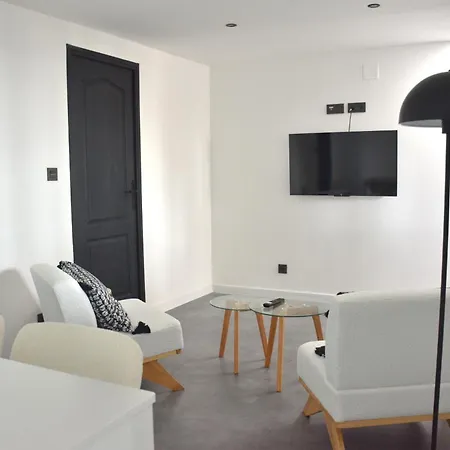 Le 47 Place Carnot מלון דירות 3*